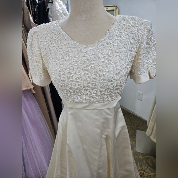 Moda Donatella Short Sleeve Wedding Gown with Emroidered Bodice - Picture 3 of 14